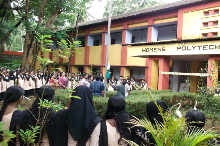https://cache.careers360.mobi/media/colleges/social-media/media-gallery/11985/2021/1/2/Buliding of Government Womens Polytechnic College Kozhikode_Campus-View.jpg